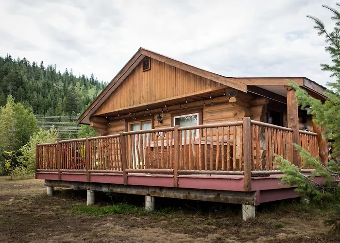 Glacier House Hotel & Resort